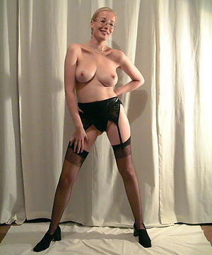 XXX mature woman in stockings slut pics