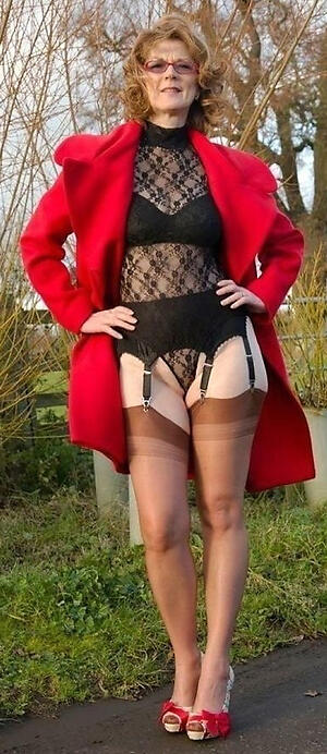 XXX mature outdoor pics