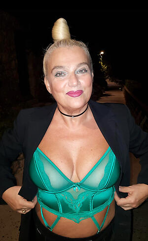 Mature basic moms pussy pics