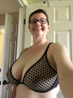 Horny mature in bra free nude pics