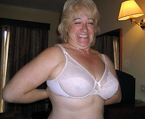 Ideal women in bras in sex pics