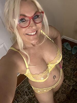 Amazing mature granny with glasses and big tits