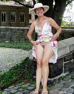 Photos from mature ladies having sex