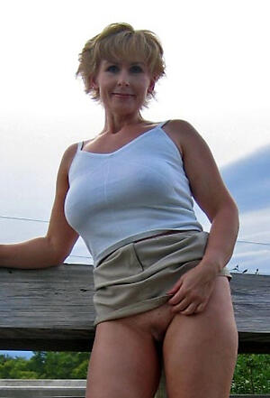 Gorgeous mature upskirt pussy