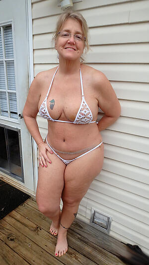Amateur pics of mature bikini moms