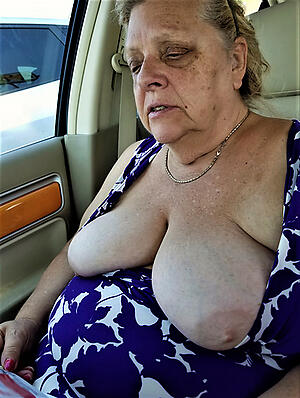 Amateur pics of naked adult women on cars