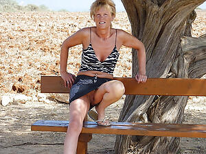 Fascinating matured upskirt pic