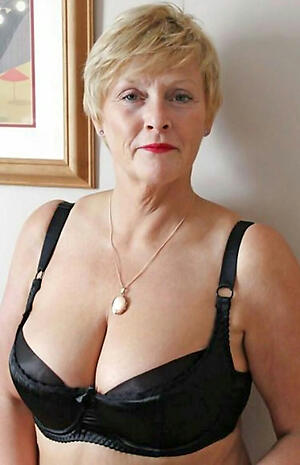 Absorbing German mature women in bra