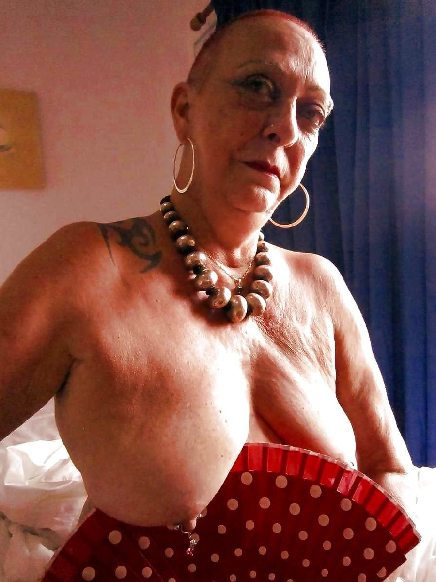 Outdoor Amateure Grannyboobs - Real granny boobs amateur pics